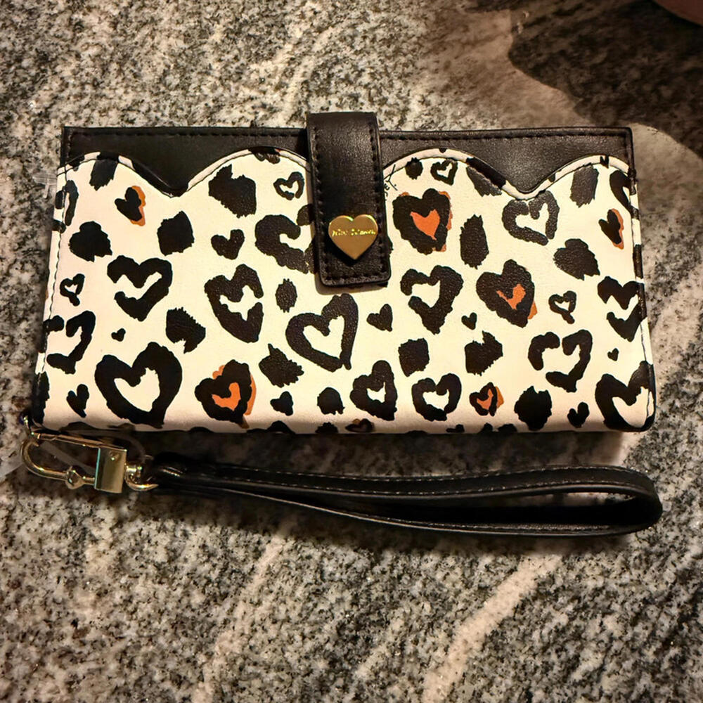 Betsey Johnson Leopard Heart Print Wristlet Wallet Detachable Strap NWT